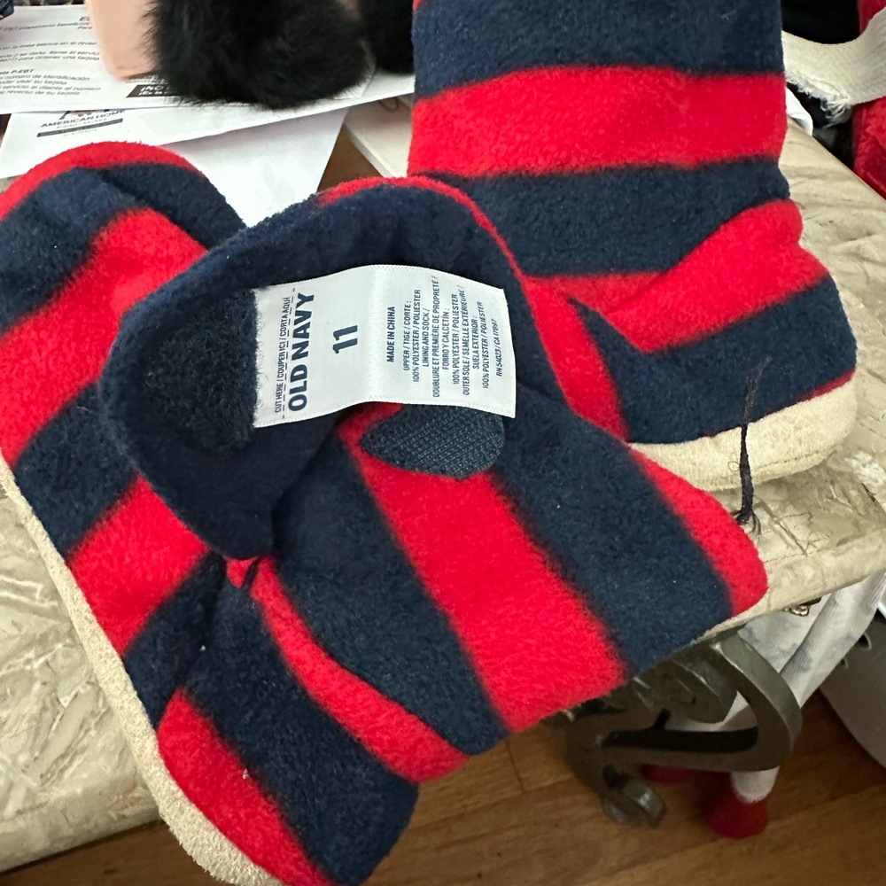 Old Navy Red and Blue Striped Slippers new without tags never out tags - Picture 1 of 1